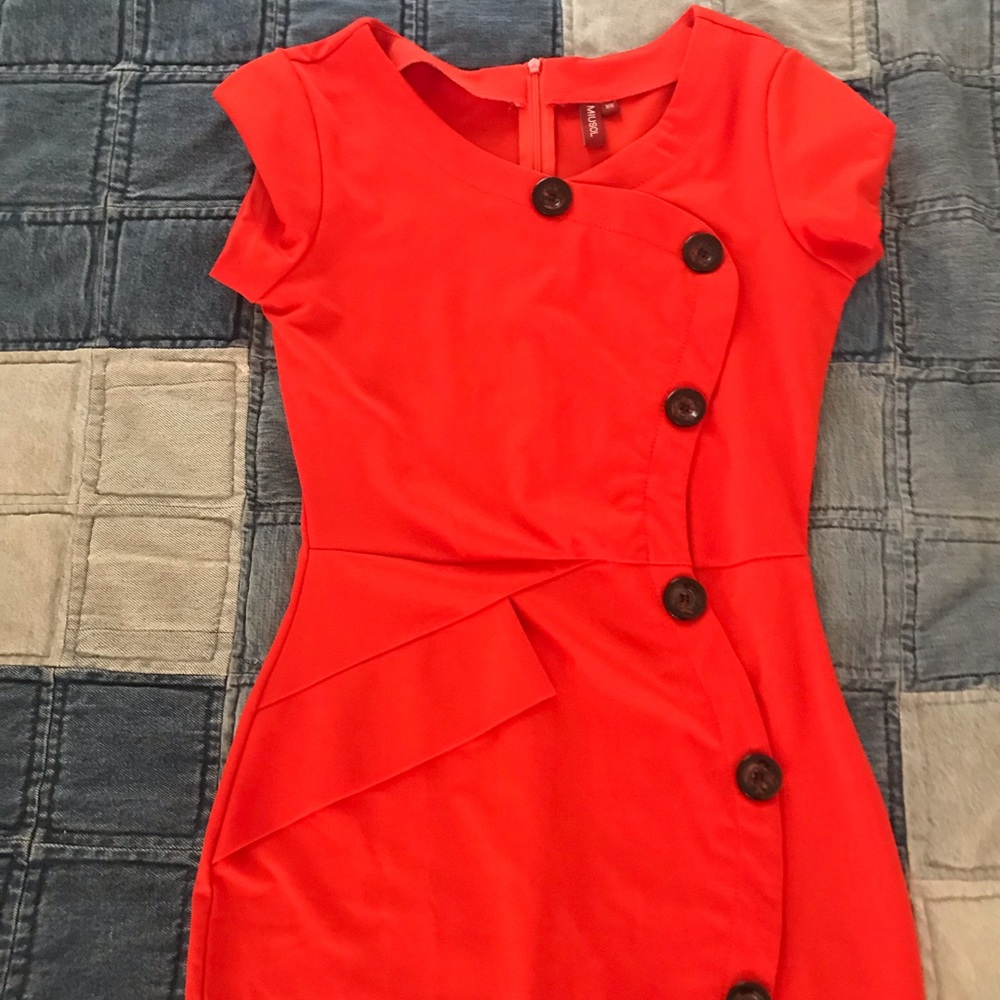 Red button dress - Picture 3 of 4
